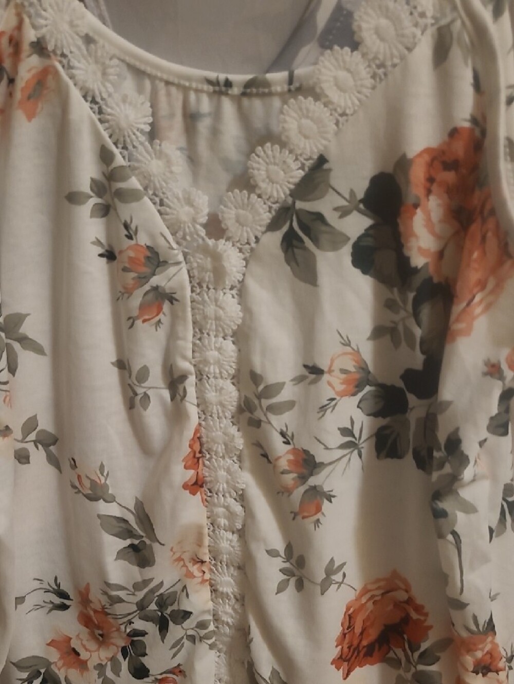 White Floral Lace-Trim Camisole with Peach Roses - Picture 2 of 2